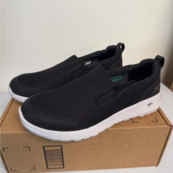 Skechers® GOwalk Max Clinched Men's Shoes Size 9.5 - Picture 1 of 8